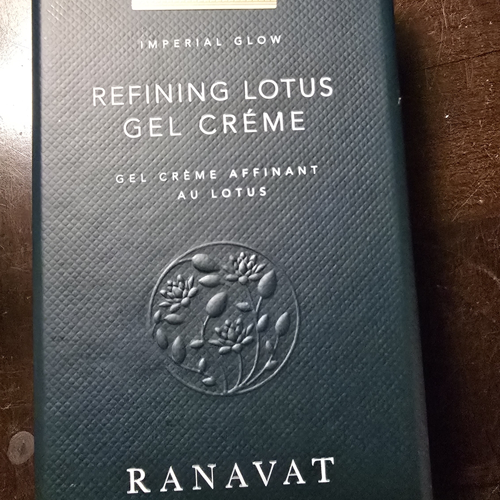 Imperial Glow Refining Lotus Gel Crème - Green